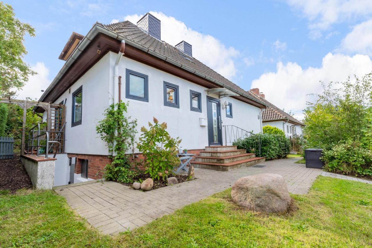 Kpt Verwaltungs Und Service Gbr Ploen Exterior photo
